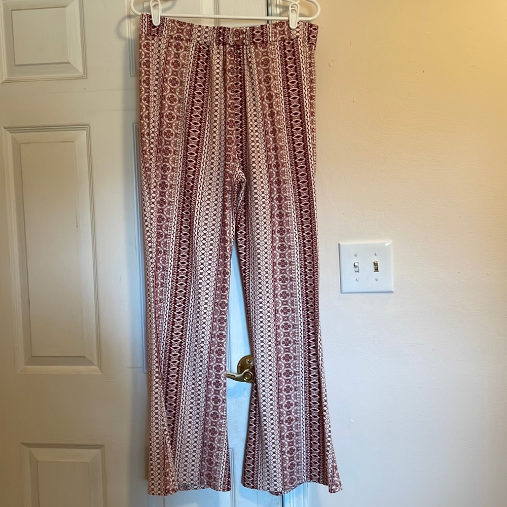 Fashion nova red and white print yoga pants